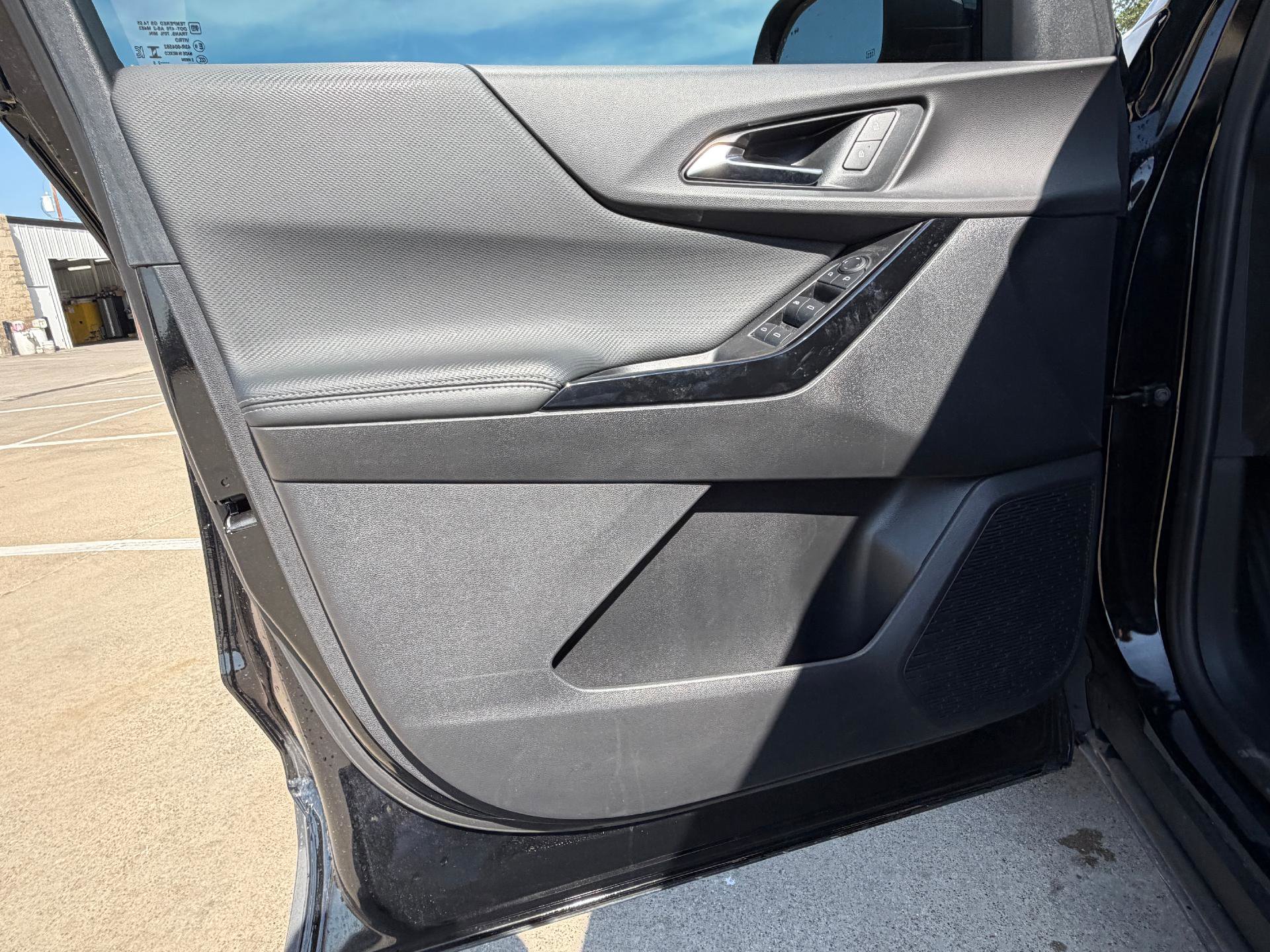 Used 2025 Chevrolet Equinox LT image 19