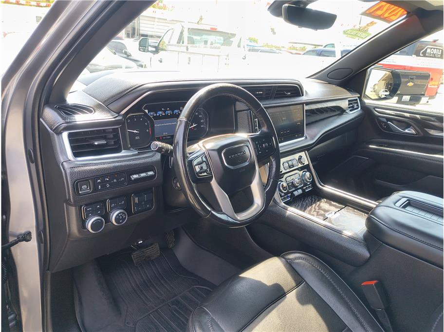 Used 2021 GMC Yukon Denali w/ Denali Premium Package AWD/4WD image 5