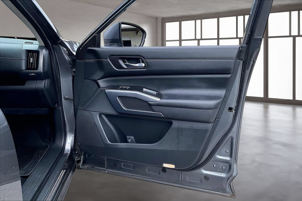 Used 2022 Nissan Pathfinder SL FWD image 27