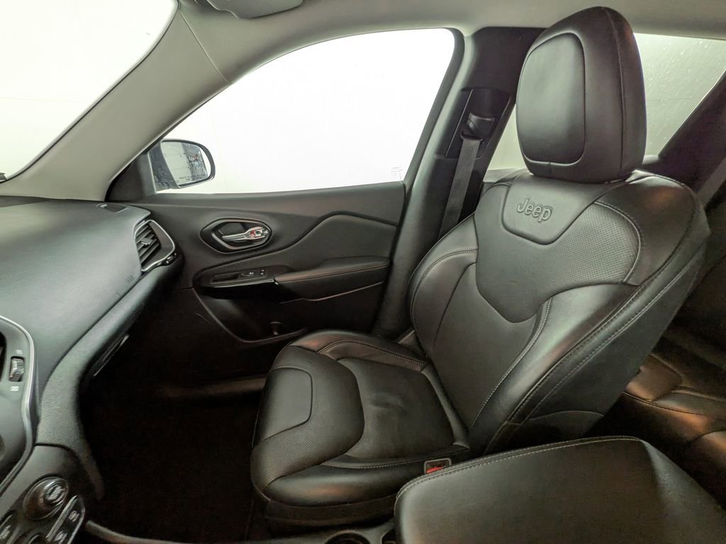 Certified 2023 Jeep Cherokee Altitude Lux image 31