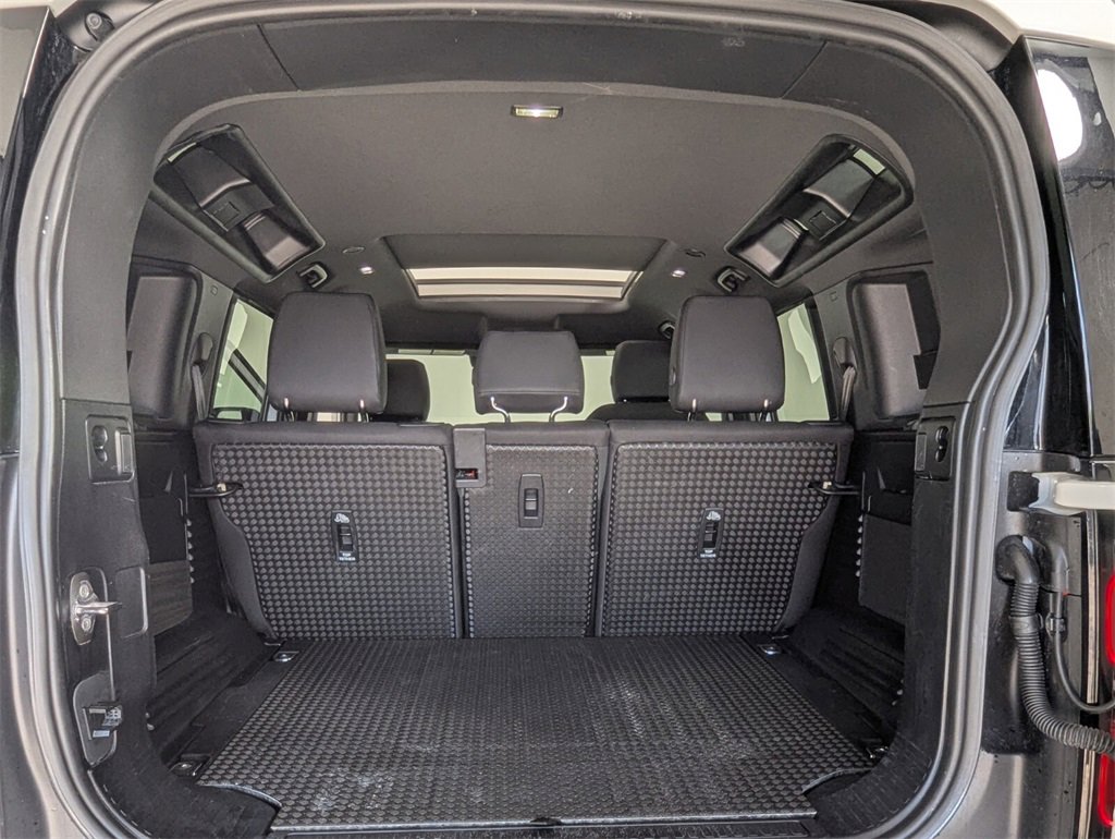 Used 2025 Land Rover Defender 110 S image 24