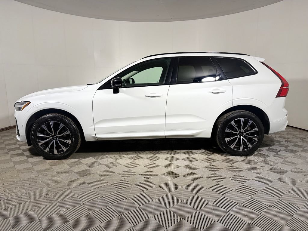 Used 2024 Volvo XC60 B5 Plus w/ Protection Package Premier AWD/4WD image 3