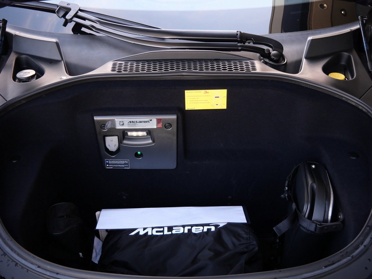 Used 2024 McLaren Artura image 23