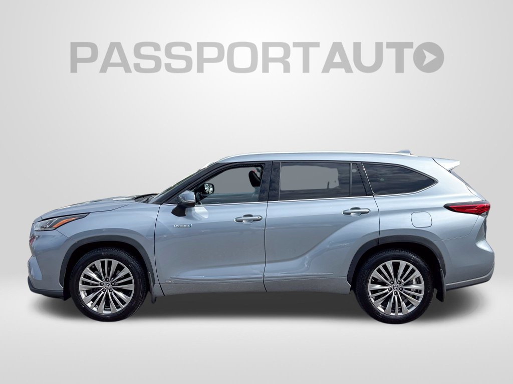 Certified 2021 Toyota Highlander Platinum AWD/4WD image 2