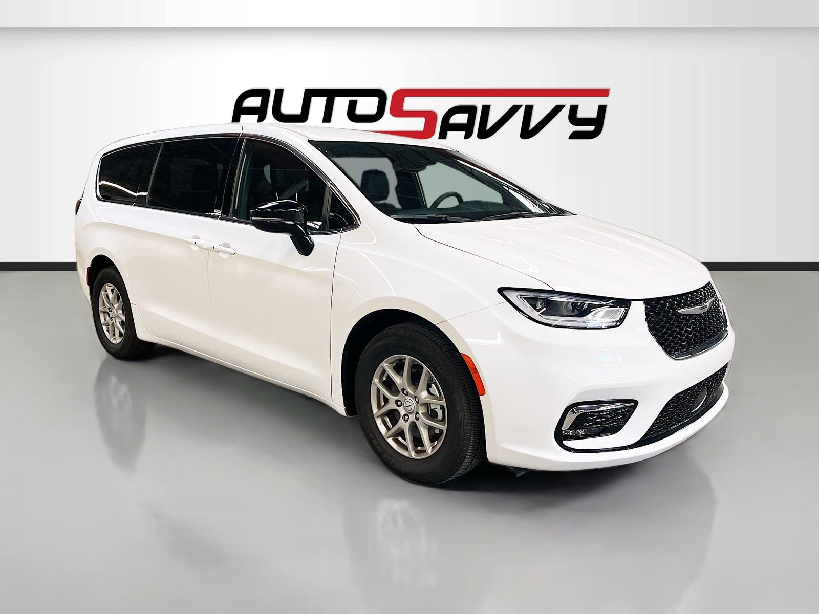 Used 2026 Chrysler Pacifica Select FWD image 1