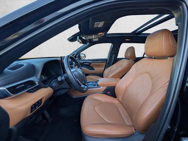 Used 2023 Toyota Highlander Platinum image 17