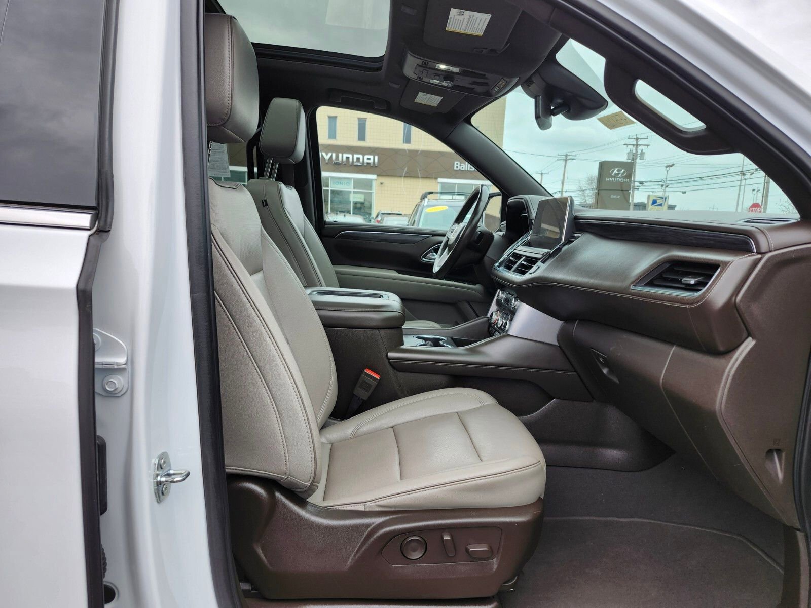 Used 2023 GMC Yukon SLT image 11