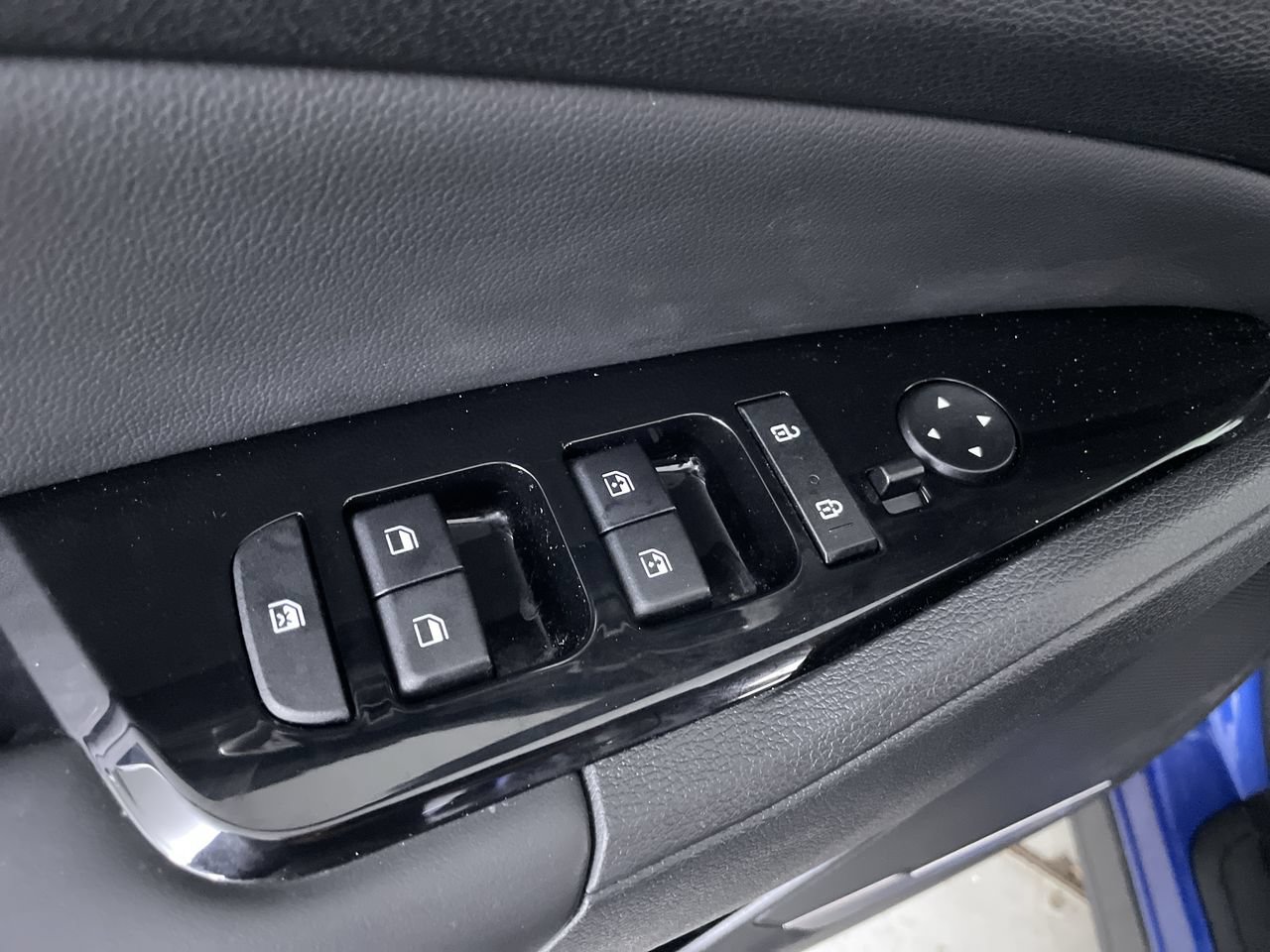 Used 2023 Kia Sportage EX AWD/4WD image 12
