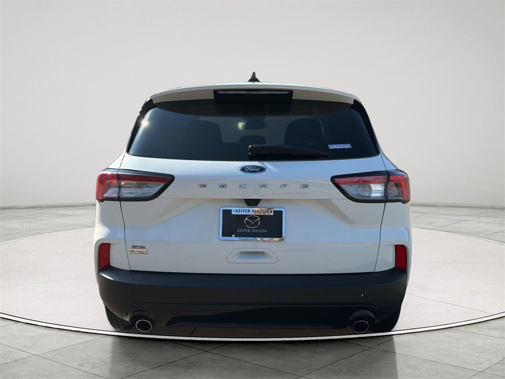 Used 2022 Ford Escape SE w/ SE Sport Appearance Package image 18
