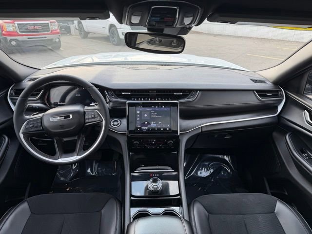 Used 2023 Jeep Grand Cherokee L Laredo image 7