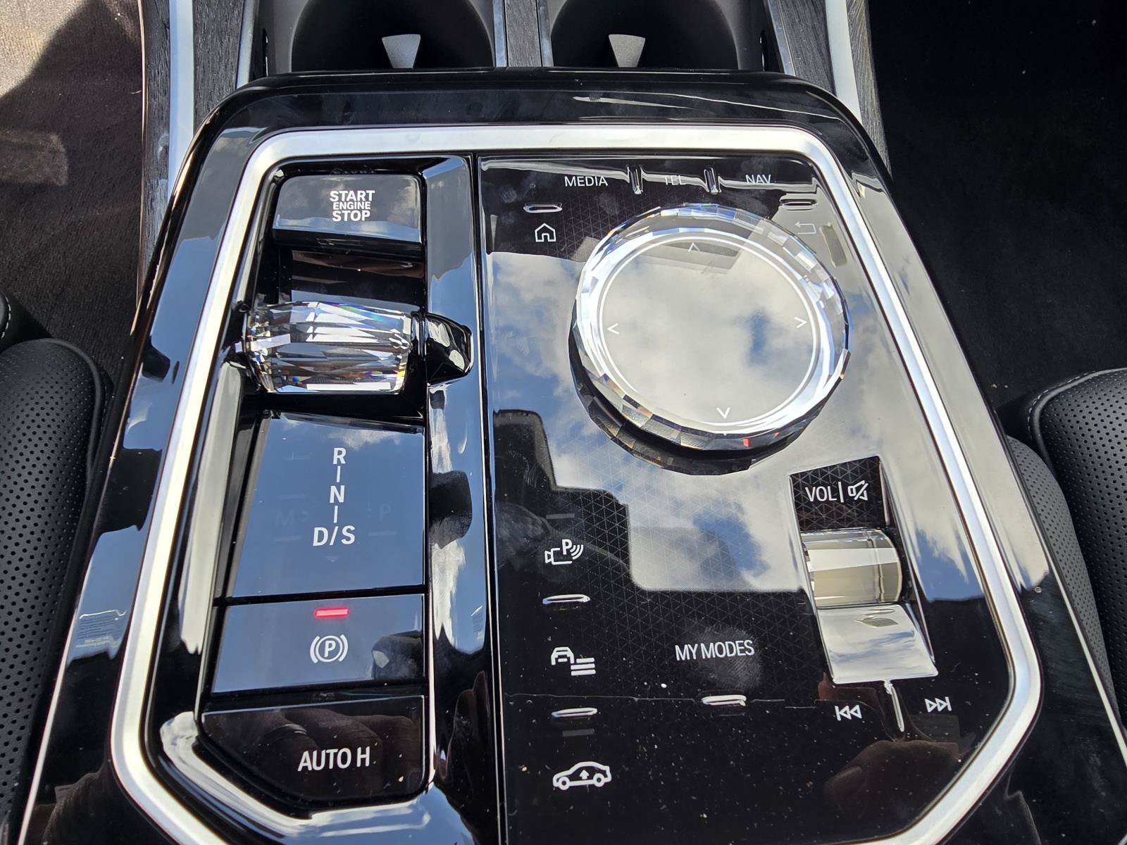 New 2026 BMW 750e xDrive AWD/4WD image 18