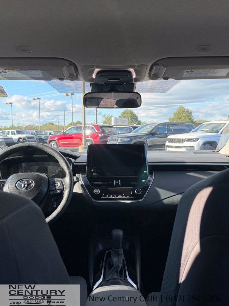 Used 2025 Toyota Corolla LE FWD image 18