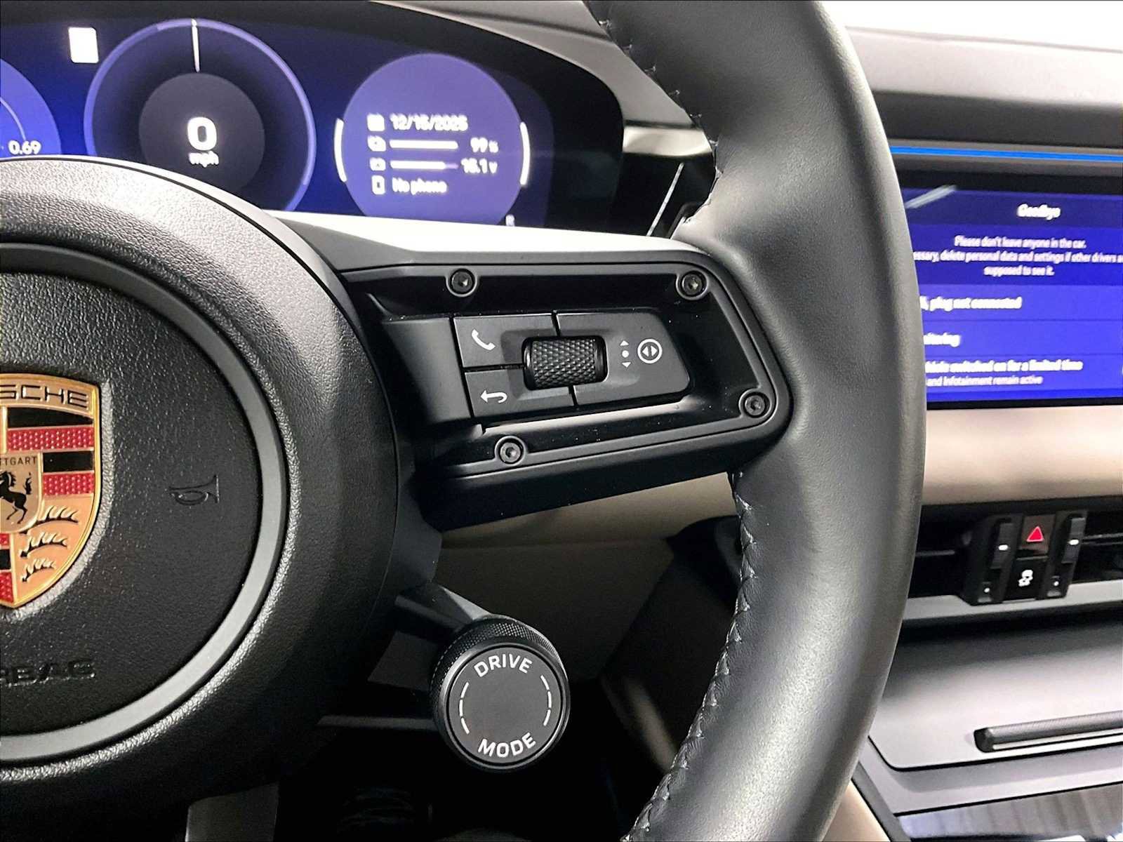 Used 2025 Porsche Macan Electric image 23