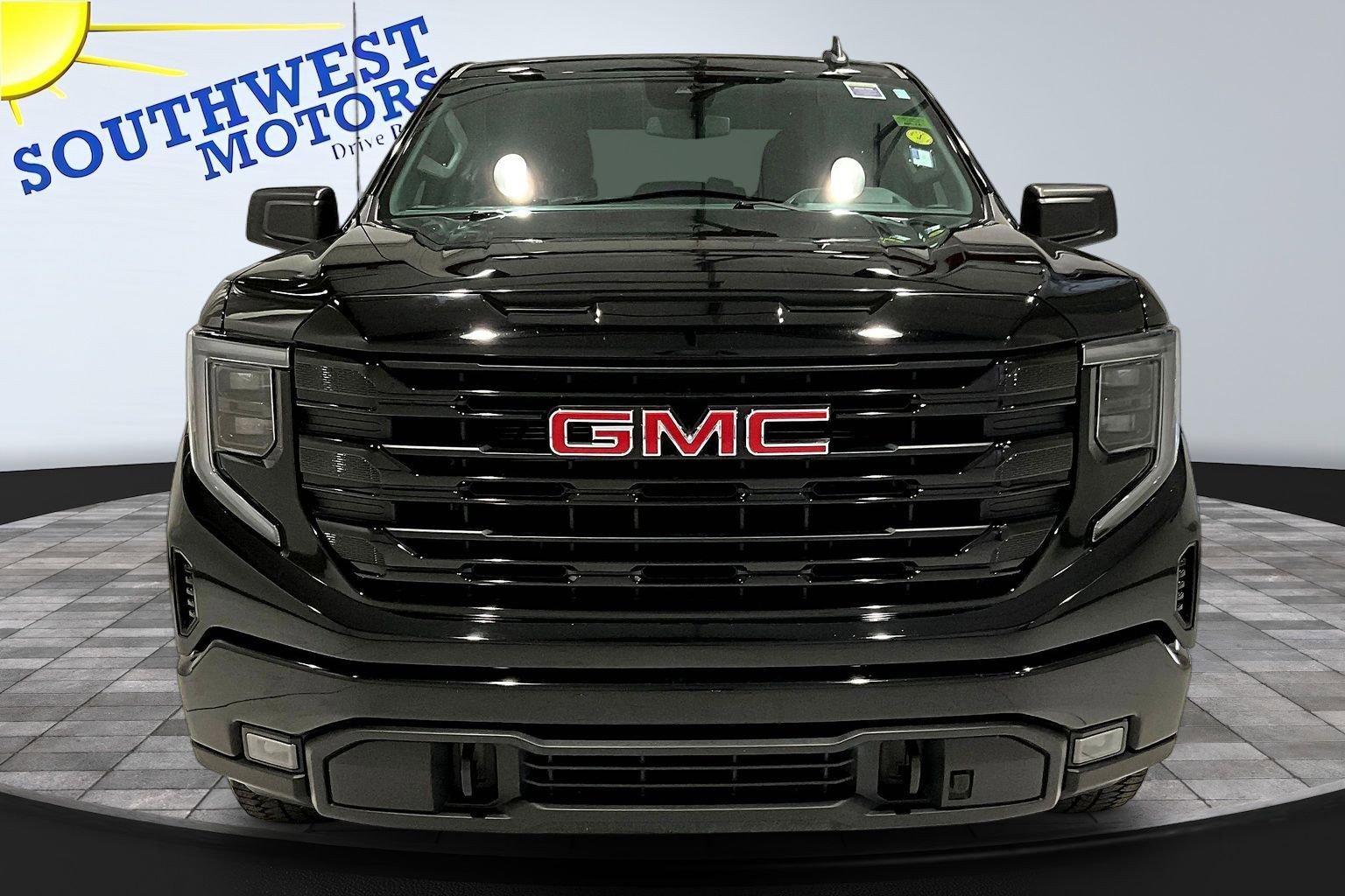 Used 2024 GMC Sierra 1500 Elevation AWD/4WD image 2