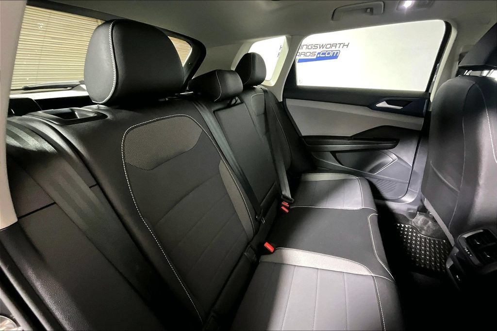 Used 2024 Volkswagen Taos SE w/ Panoramic Sunroof Package AWD/4WD image 22