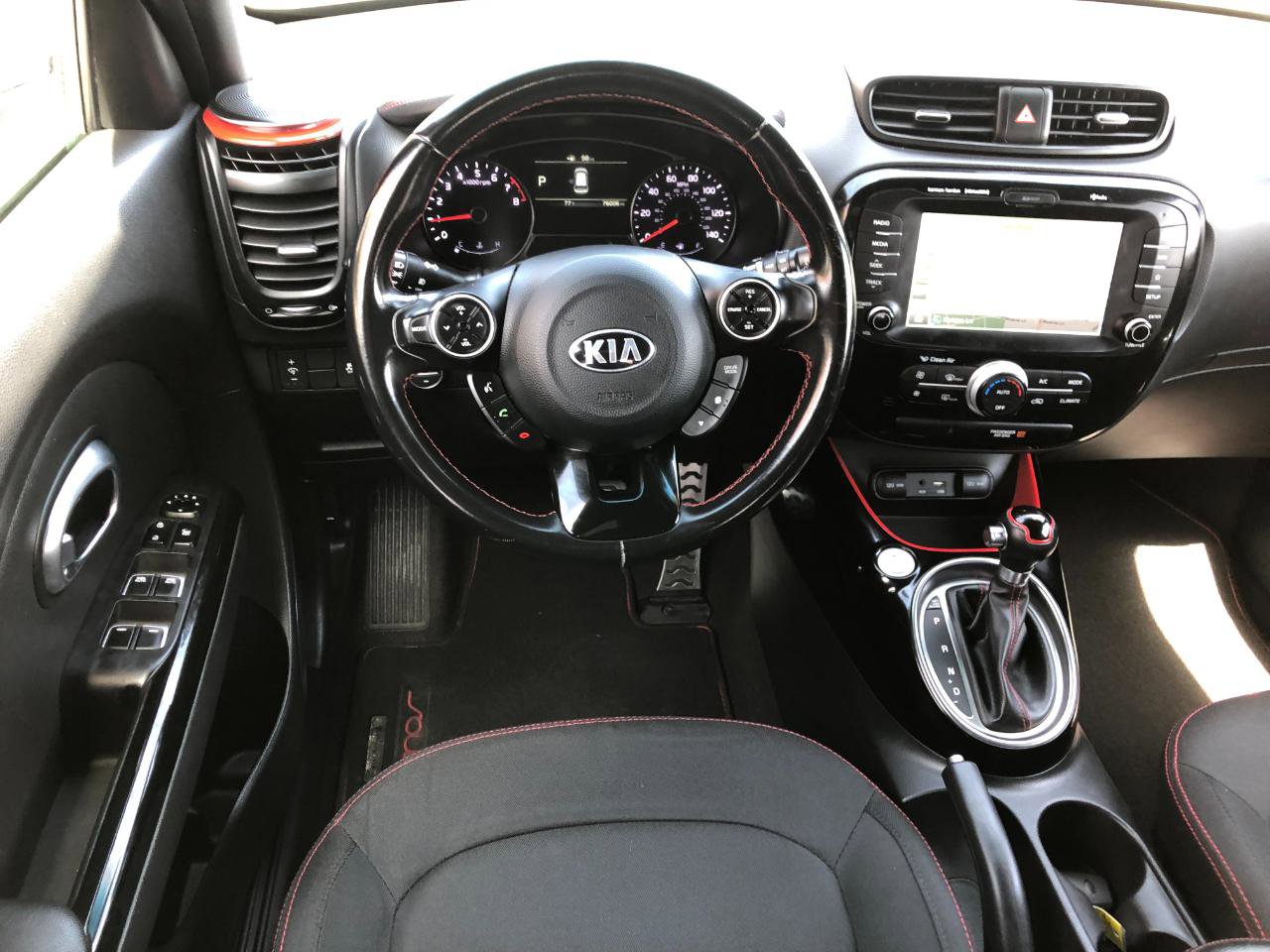 Used 2018 Kia Soul + FWD image 9