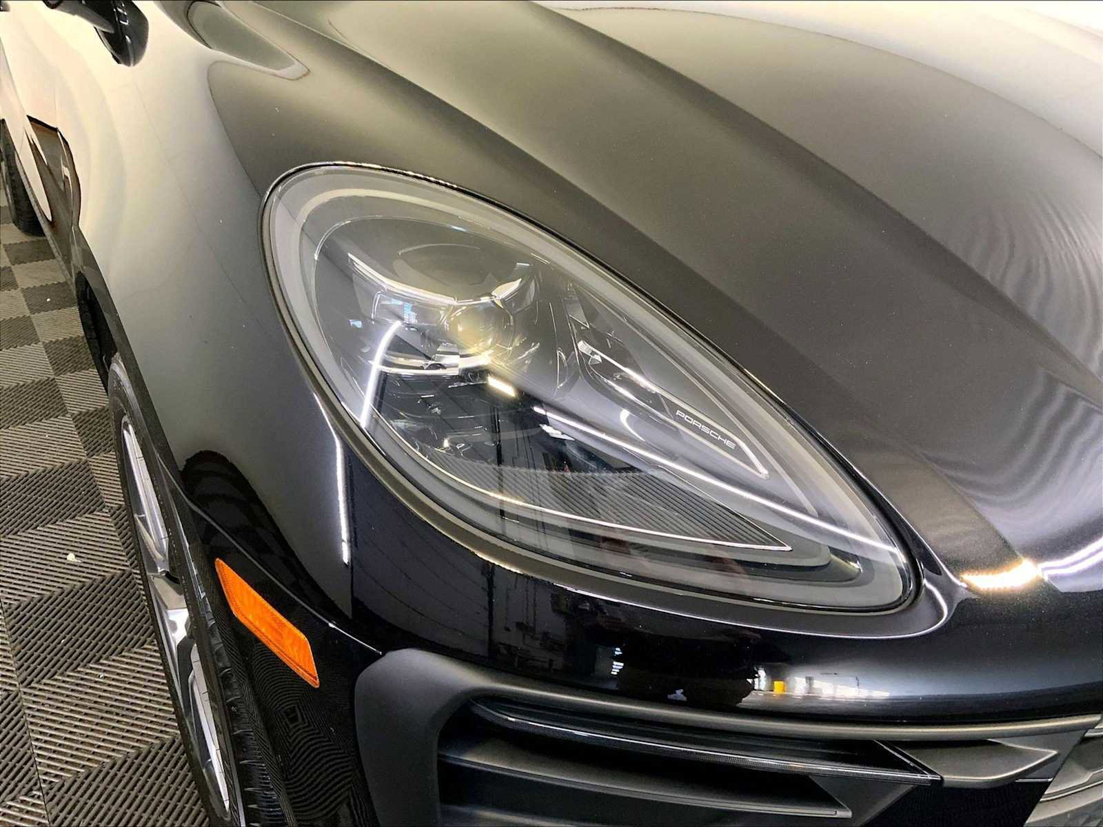Certified 2025 Porsche Macan image 12