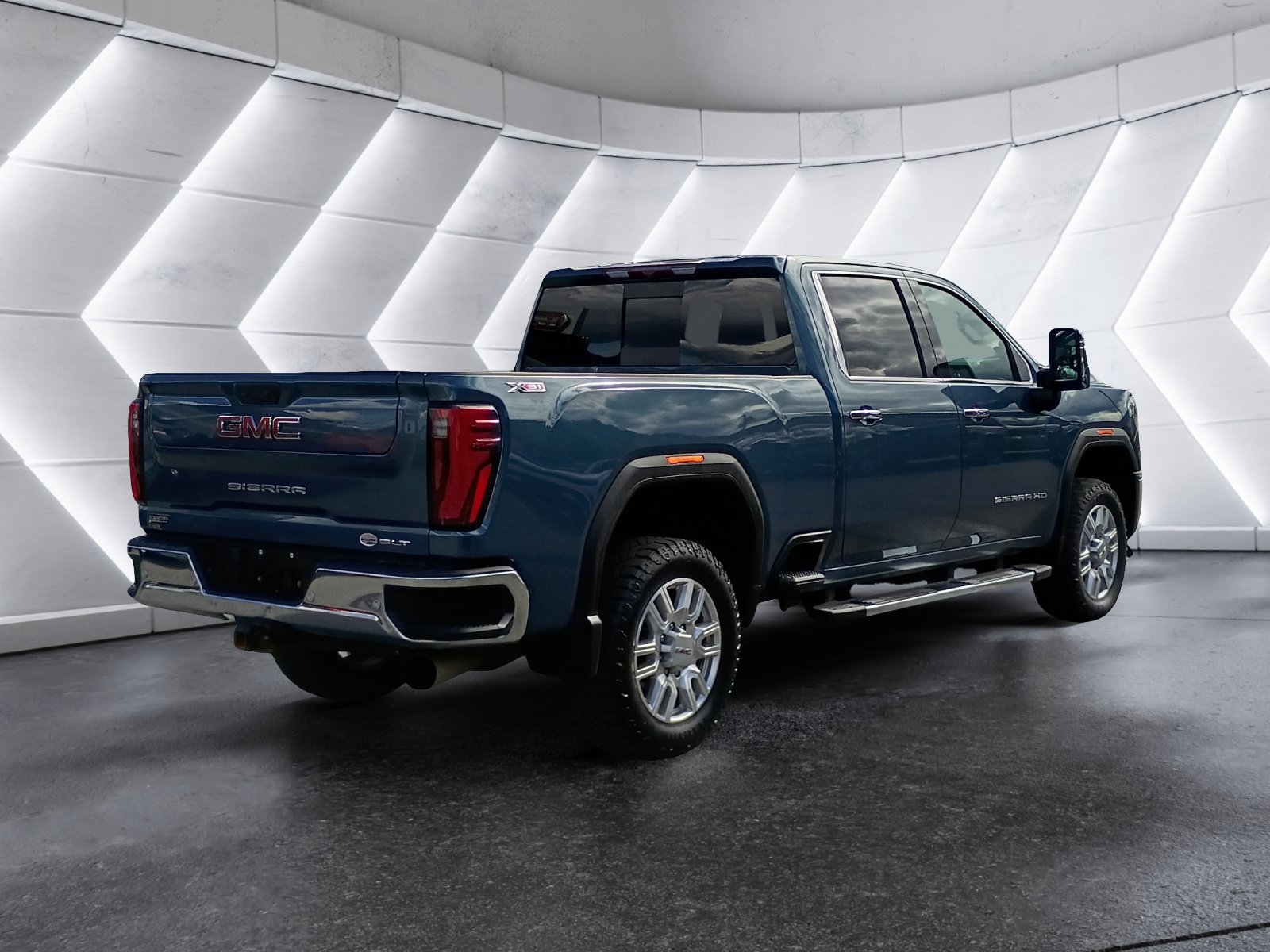 Used 2024 GMC Sierra 2500 SLT w/ SLT Premium Package AWD/4WD image 7
