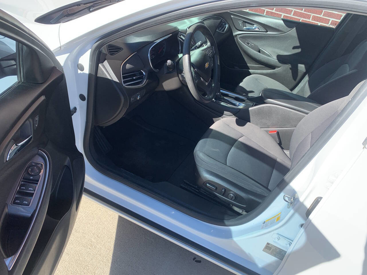 Used 2018 Chevrolet Malibu LT image 12