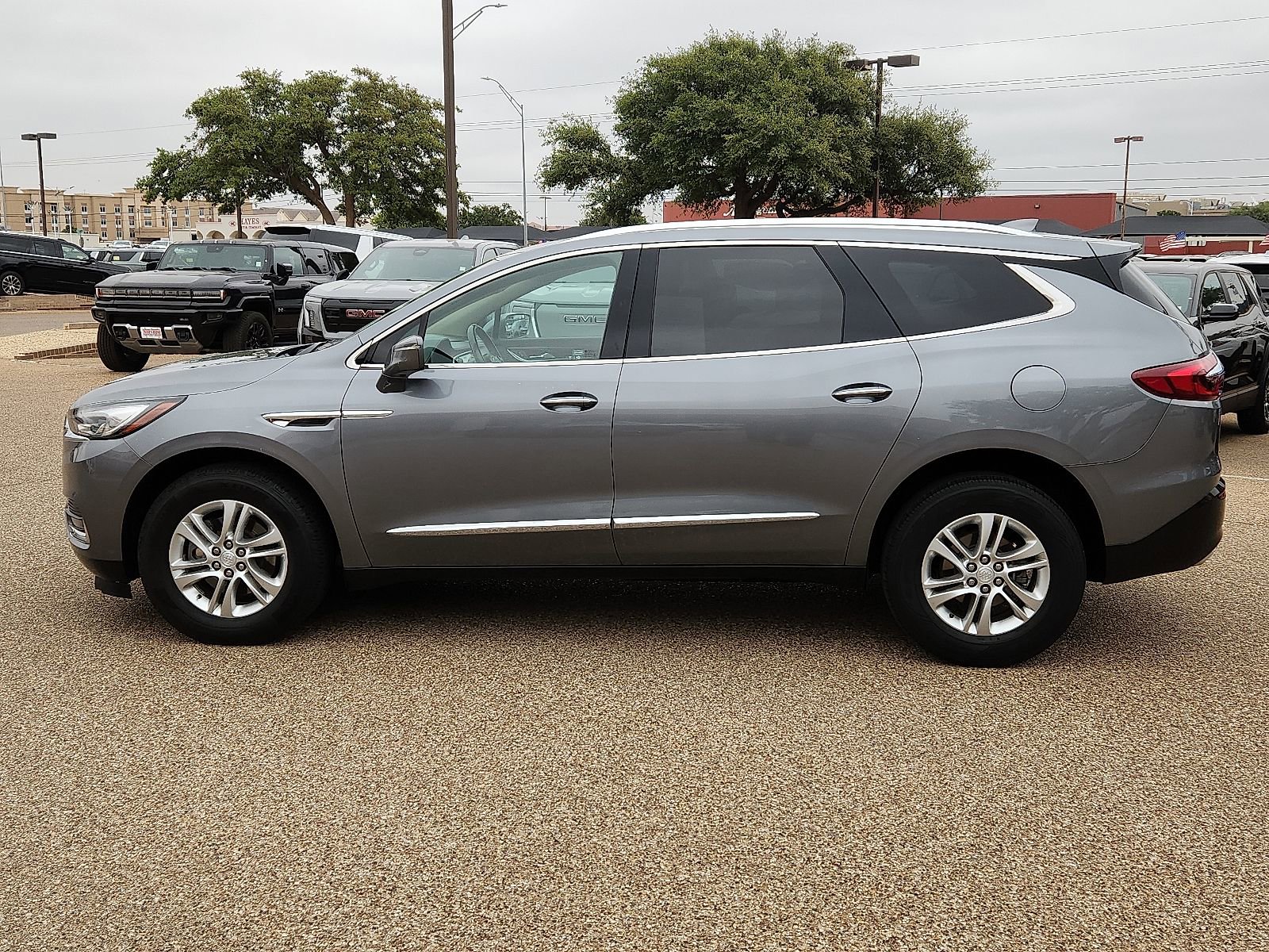 Used 2019 Buick Enclave Essence AWD/4WD image 2
