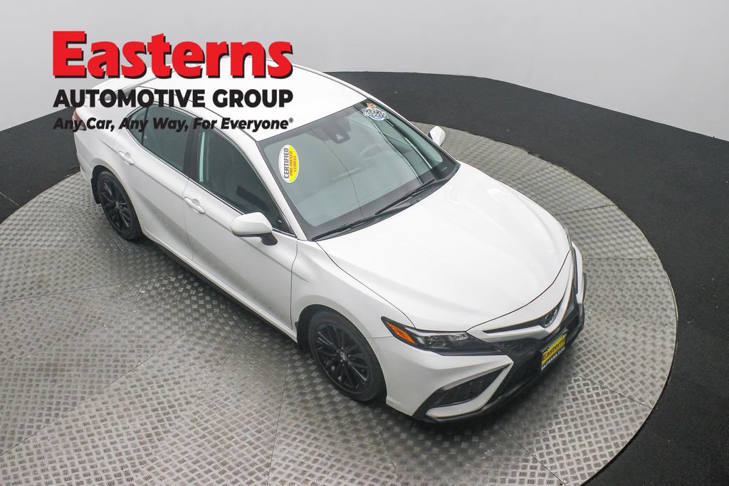 Used 2022 Toyota Camry SE image 3