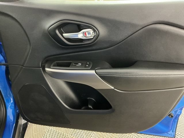 Used 2022 Jeep Cherokee Latitude Lux AWD/4WD image 5