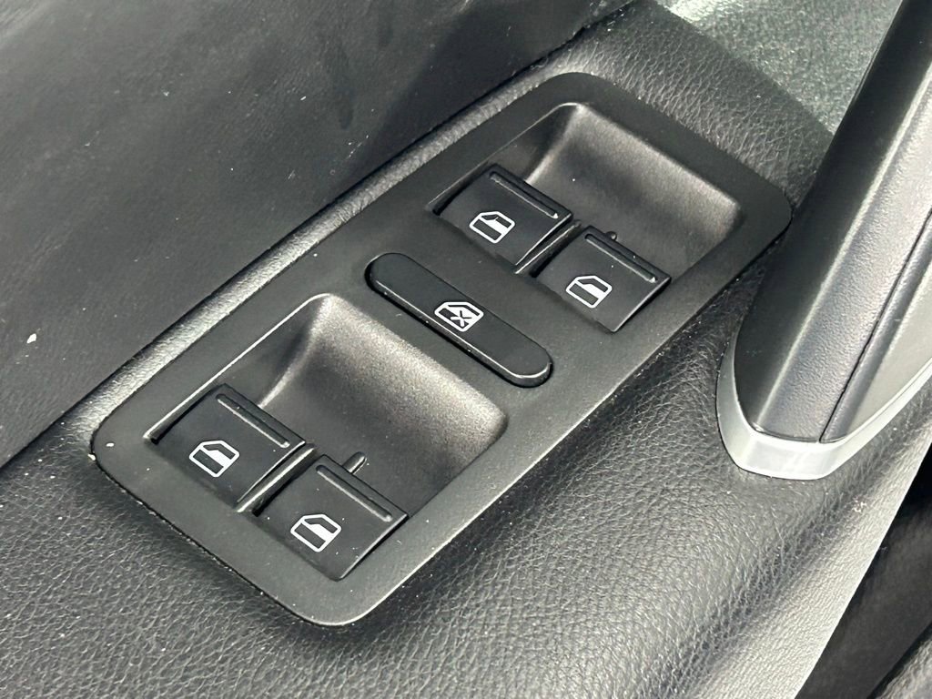 Used 2020 Volkswagen Passat 2.0T SE image 30