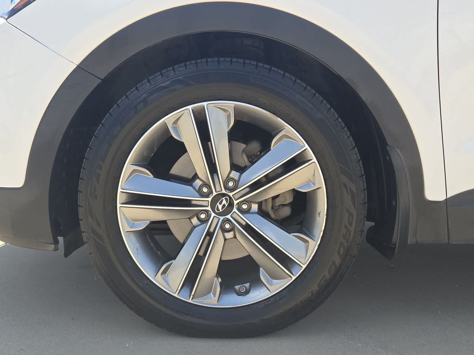 Used 2014 Hyundai Santa Fe GLS FWD image 12