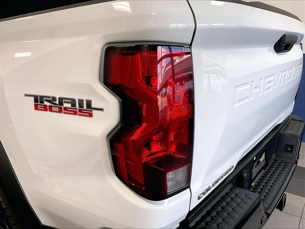 Used 2025 Chevrolet Colorado Trail Boss AWD/4WD image 34