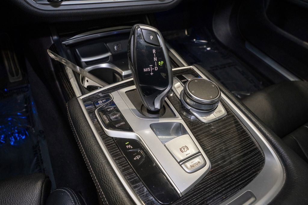 Used 2019 BMW 740i w/ M Sport Package image 18