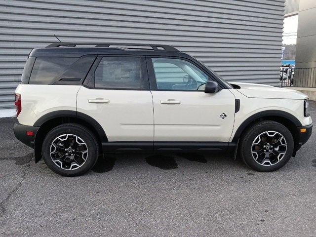 New 2025 Ford Bronco Sport Outer Banks image 2