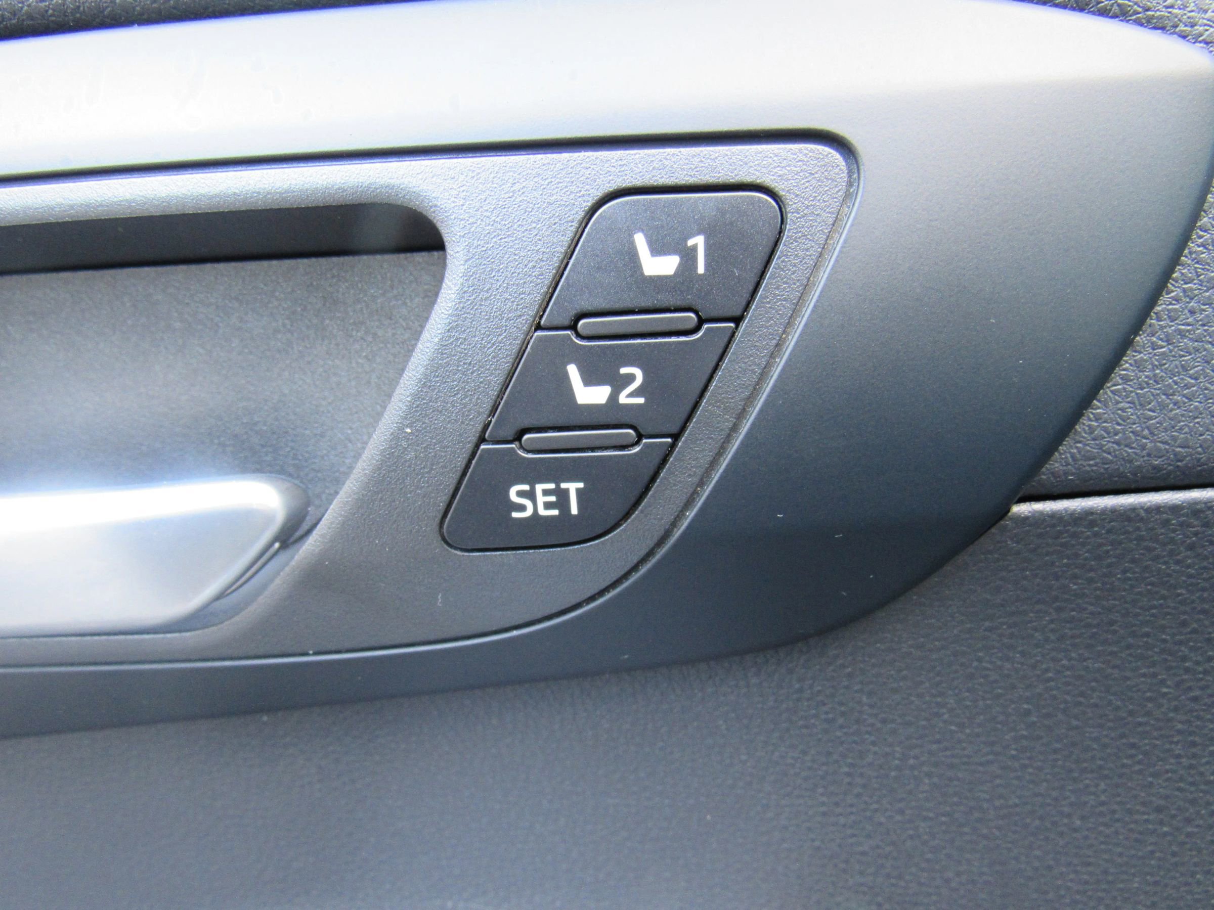 Used 2023 Toyota Highlander Bronze Edition image 10