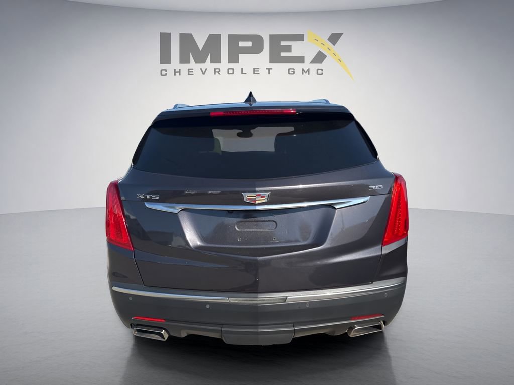 Used 2018 Cadillac XT5 Luxury w/ Driver Awareness Package FWD image 3