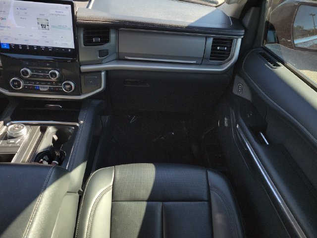 Used 2024 Ford Expedition XLT RWD image 18