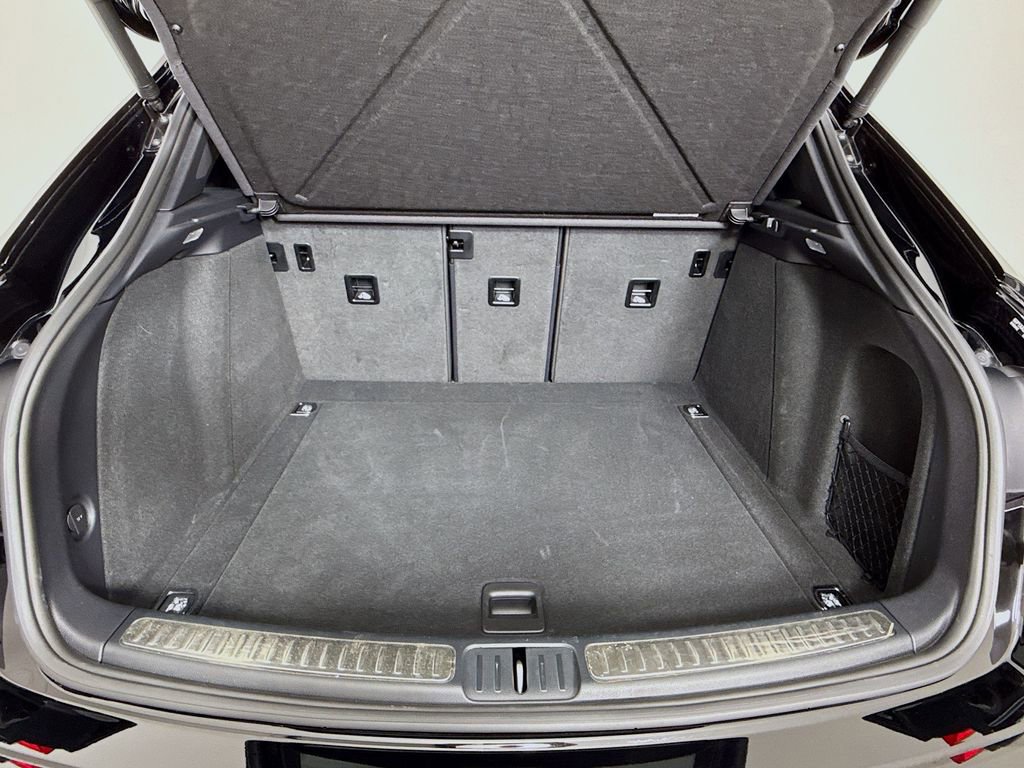 Certified 2025 Porsche Macan image 30