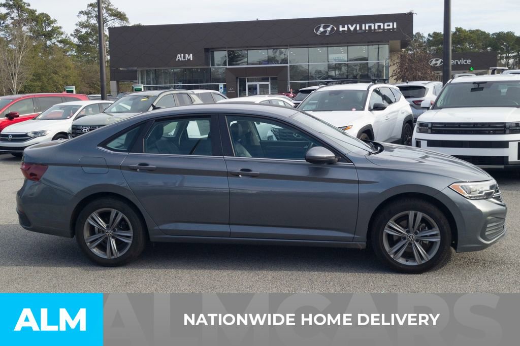 Used 2024 Volkswagen Jetta SE image 4