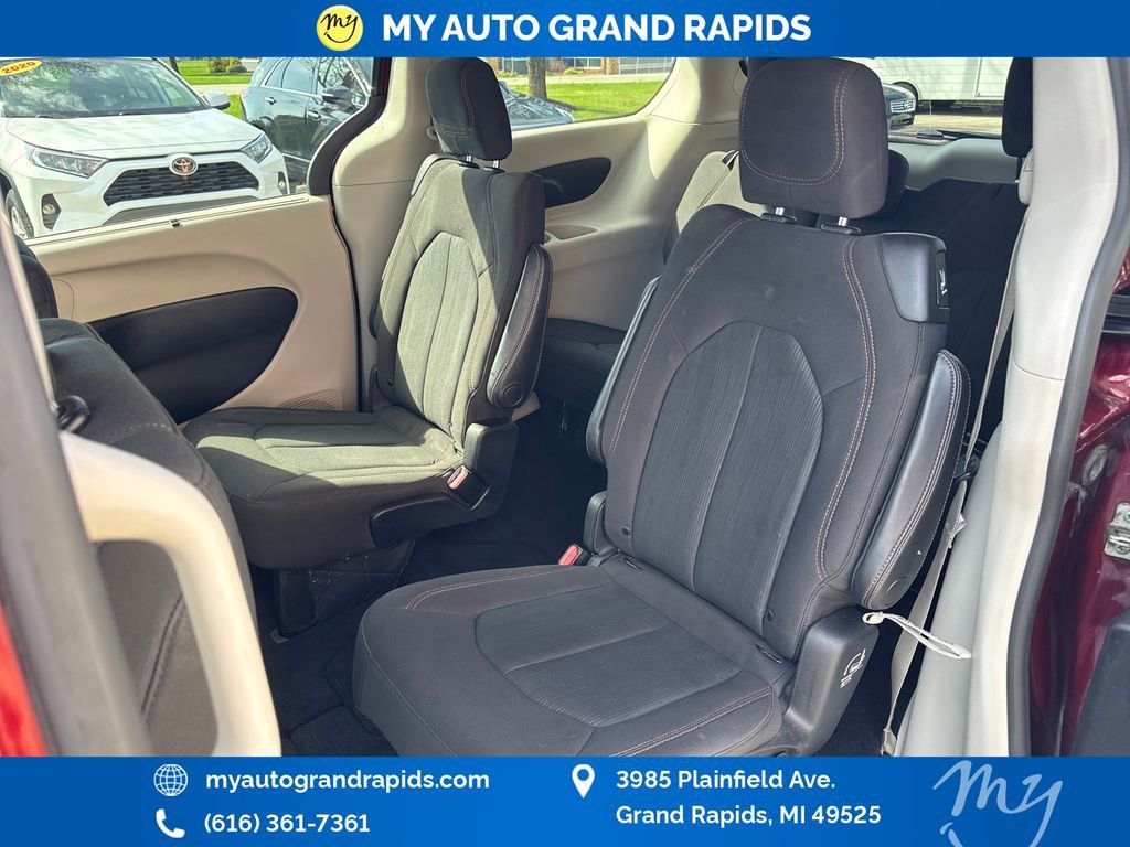 Used 2020 Chrysler Pacifica Touring w/ Cold Weather Group FWD image 28