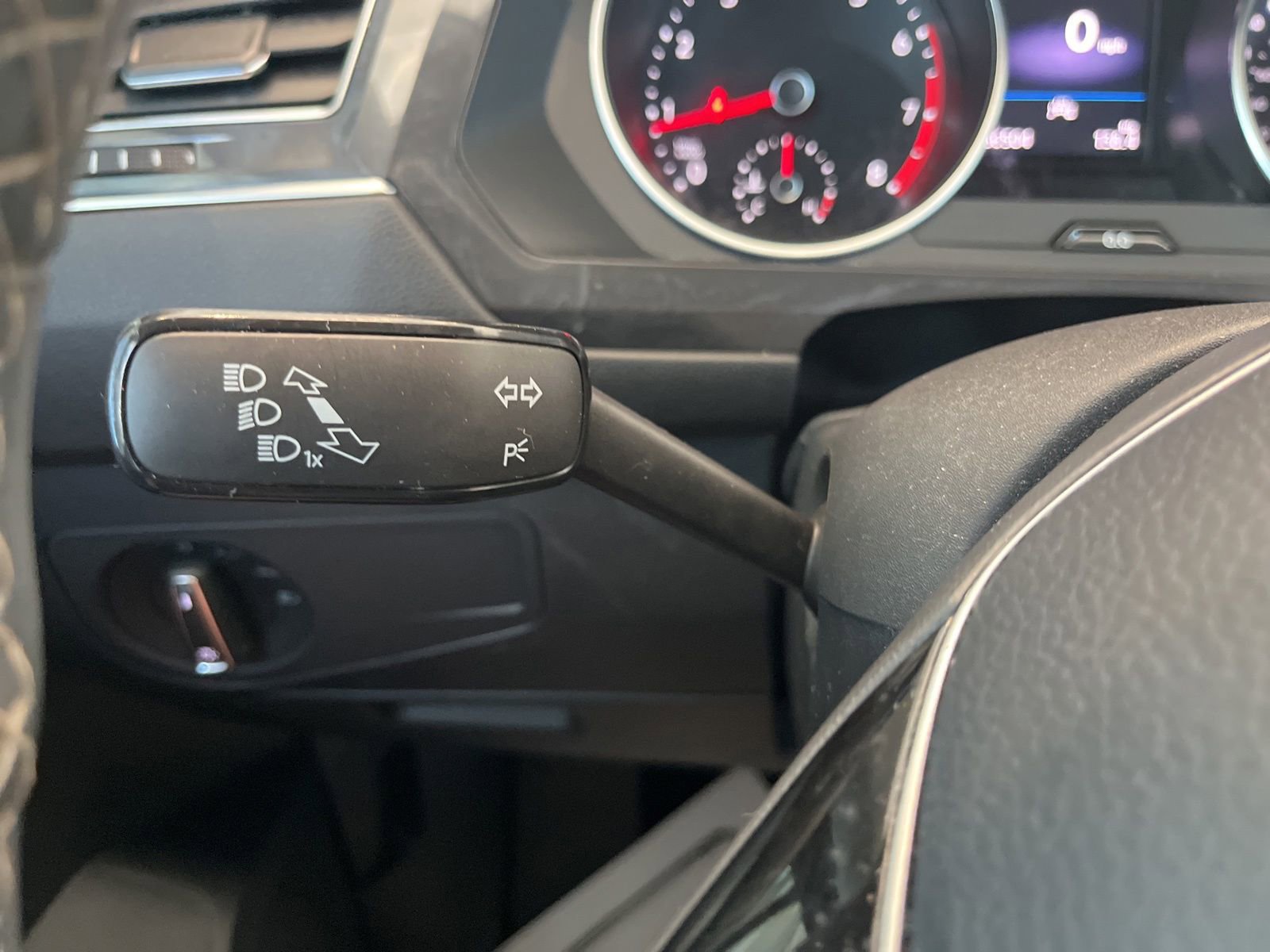 Certified 2021 Volkswagen Tiguan SE image 17