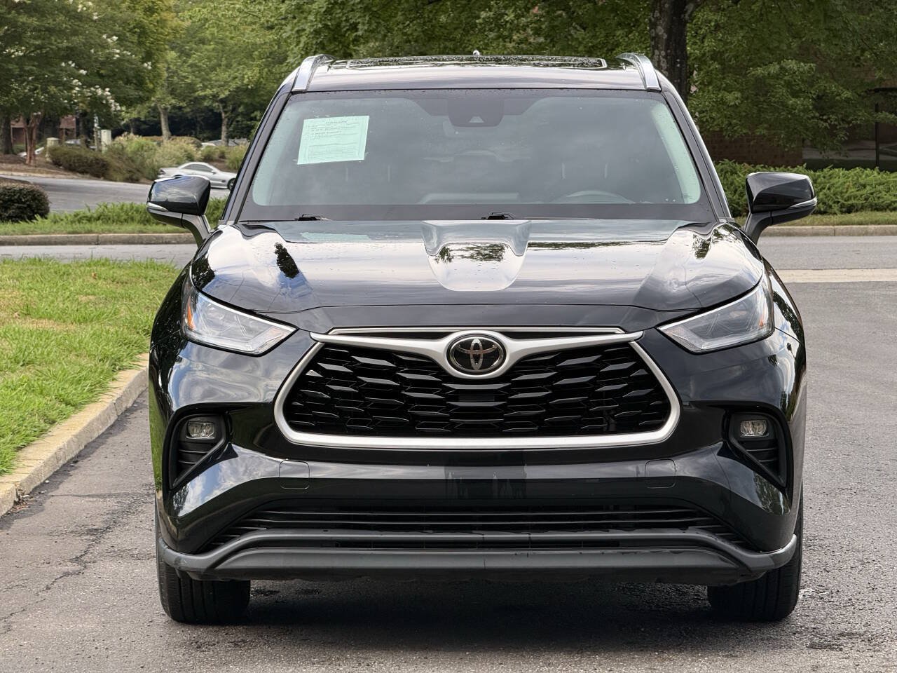 Used 2021 Toyota Highlander XLE FWD image 4