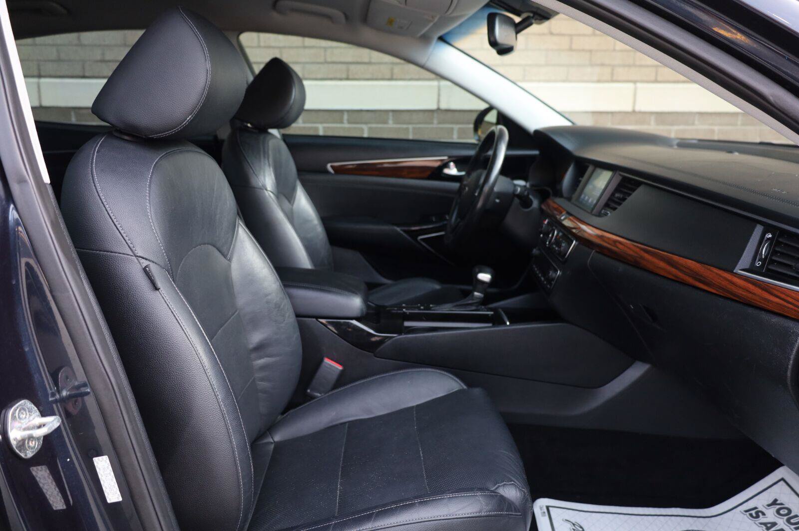 Used 2017 Kia Cadenza Premium FWD image 24