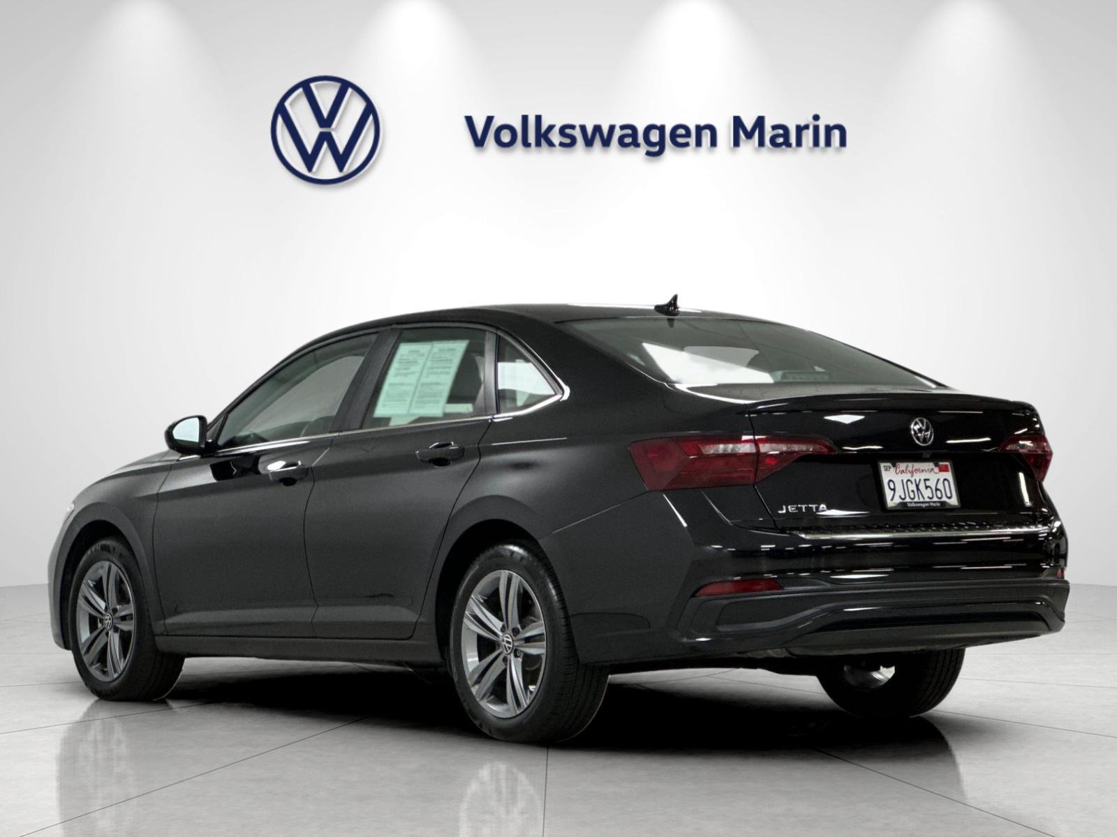 Used 2023 Volkswagen Jetta SE w/ Panoramic Sunroof Package FWD image 3