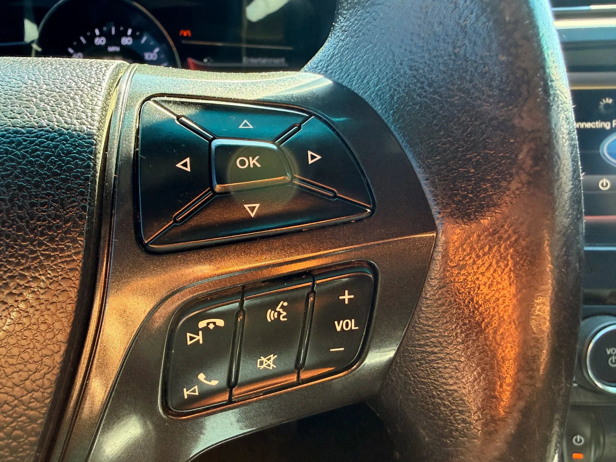 Used 2016 Ford Explorer XLT w/ Equipment Group 202A FWD image 17
