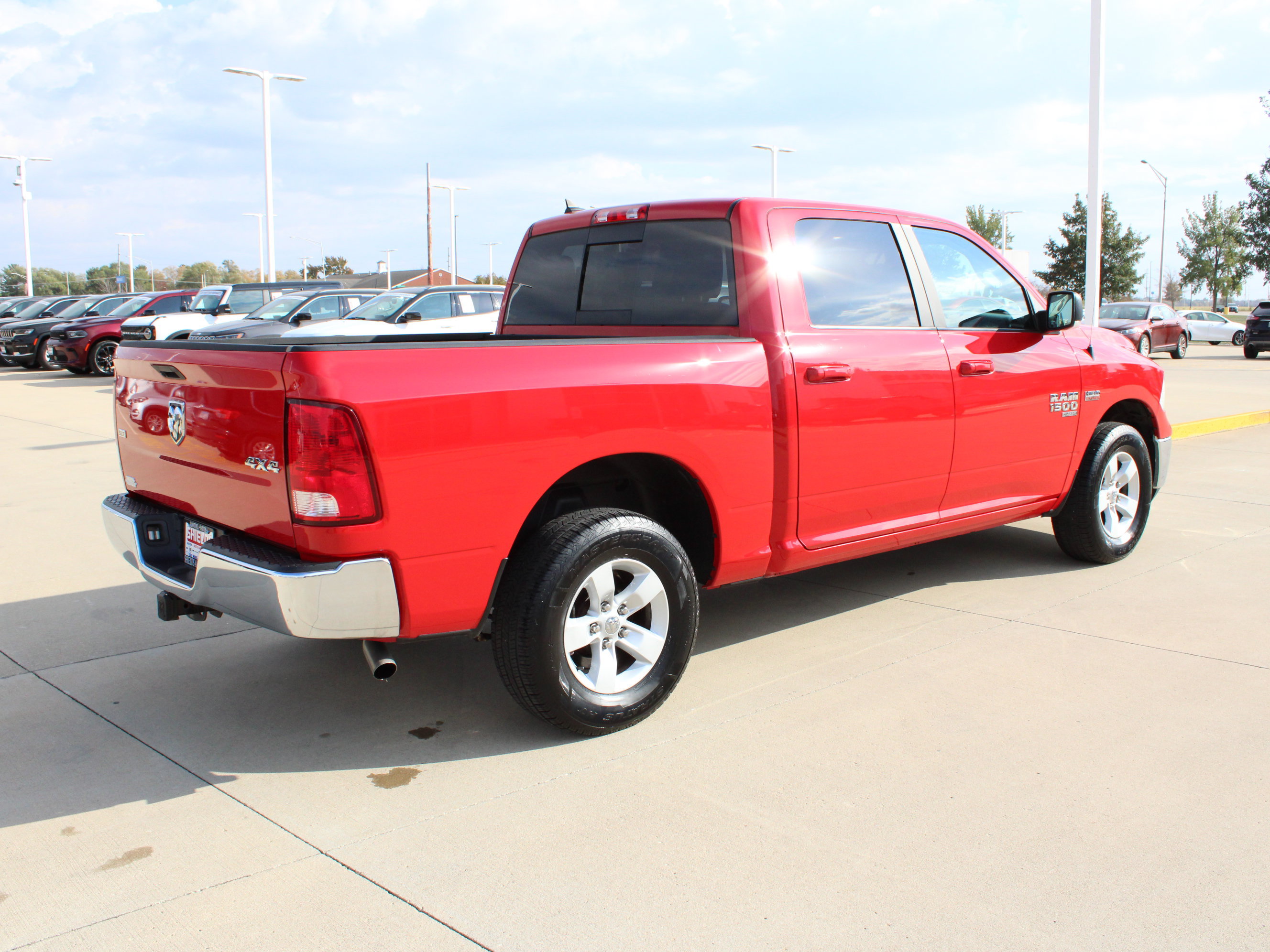 Used 2019 RAM 1500 Classic SLT w/ Luxury Group AWD/4WD image 8