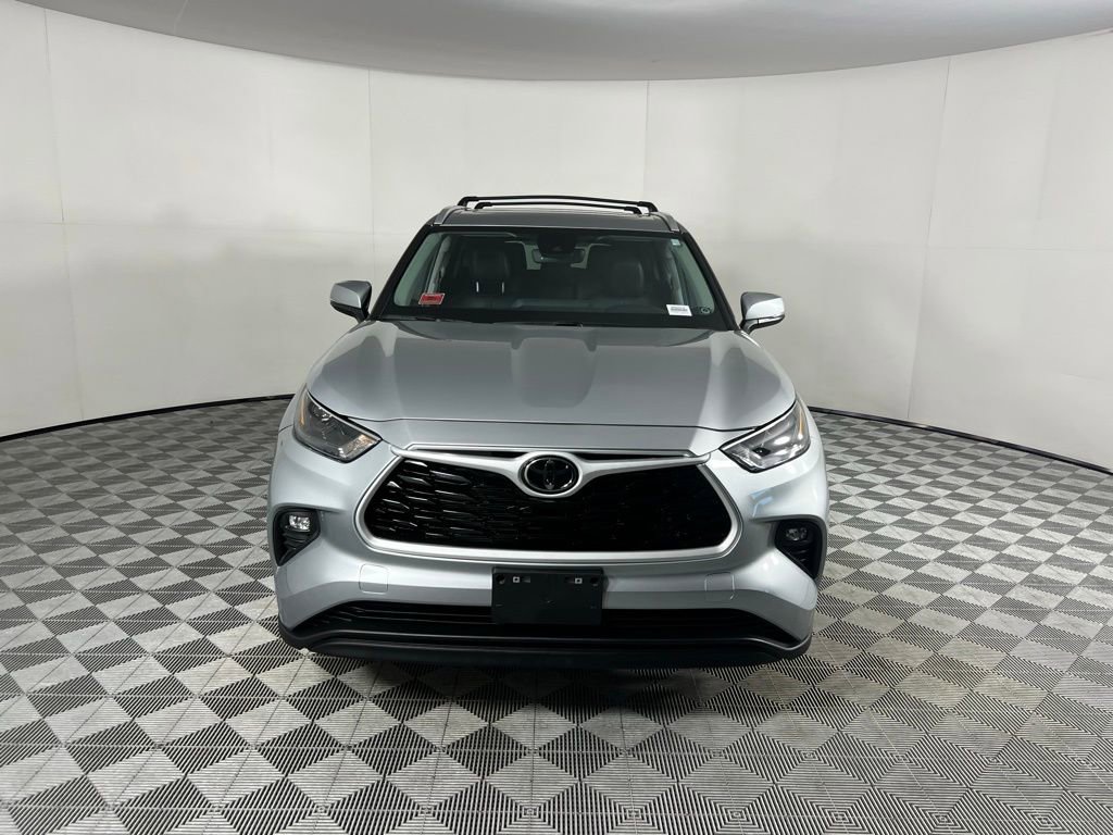 Used 2024 Toyota Highlander XLE image 12