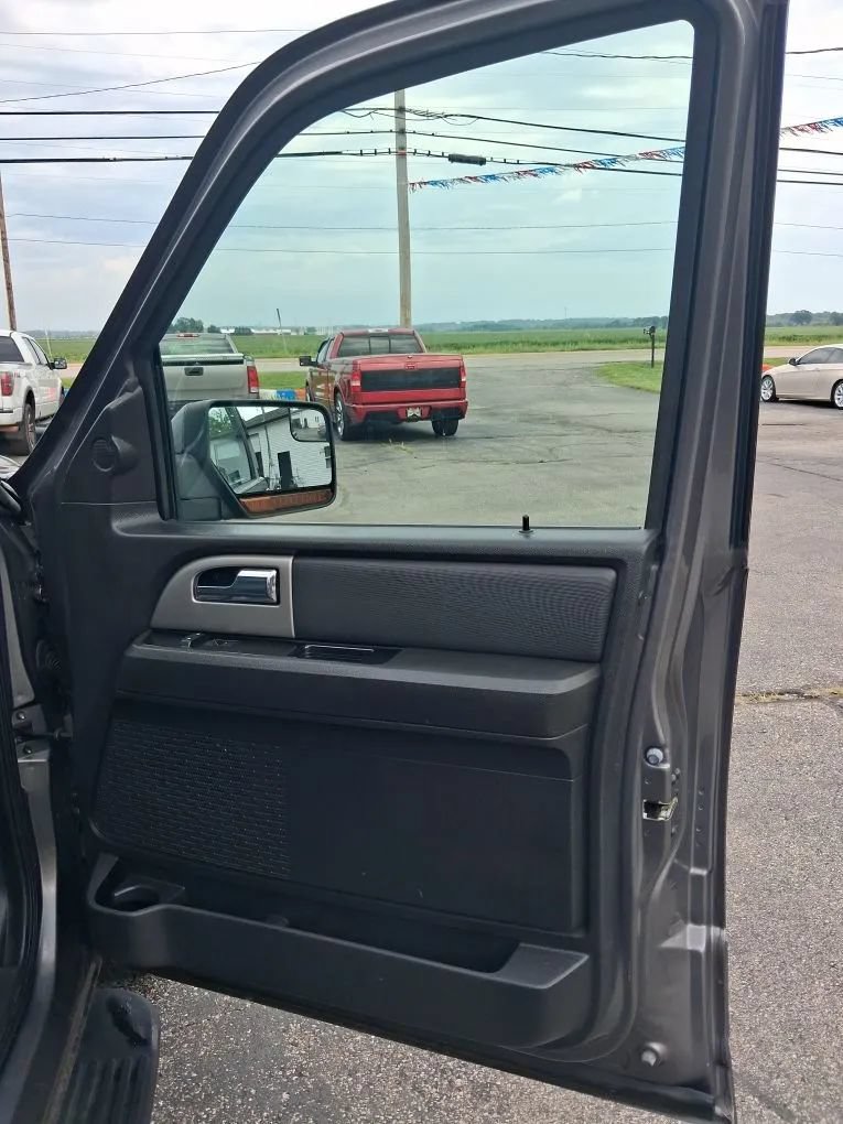 Used 2013 Ford Expedition EL Limited AWD/4WD image 28