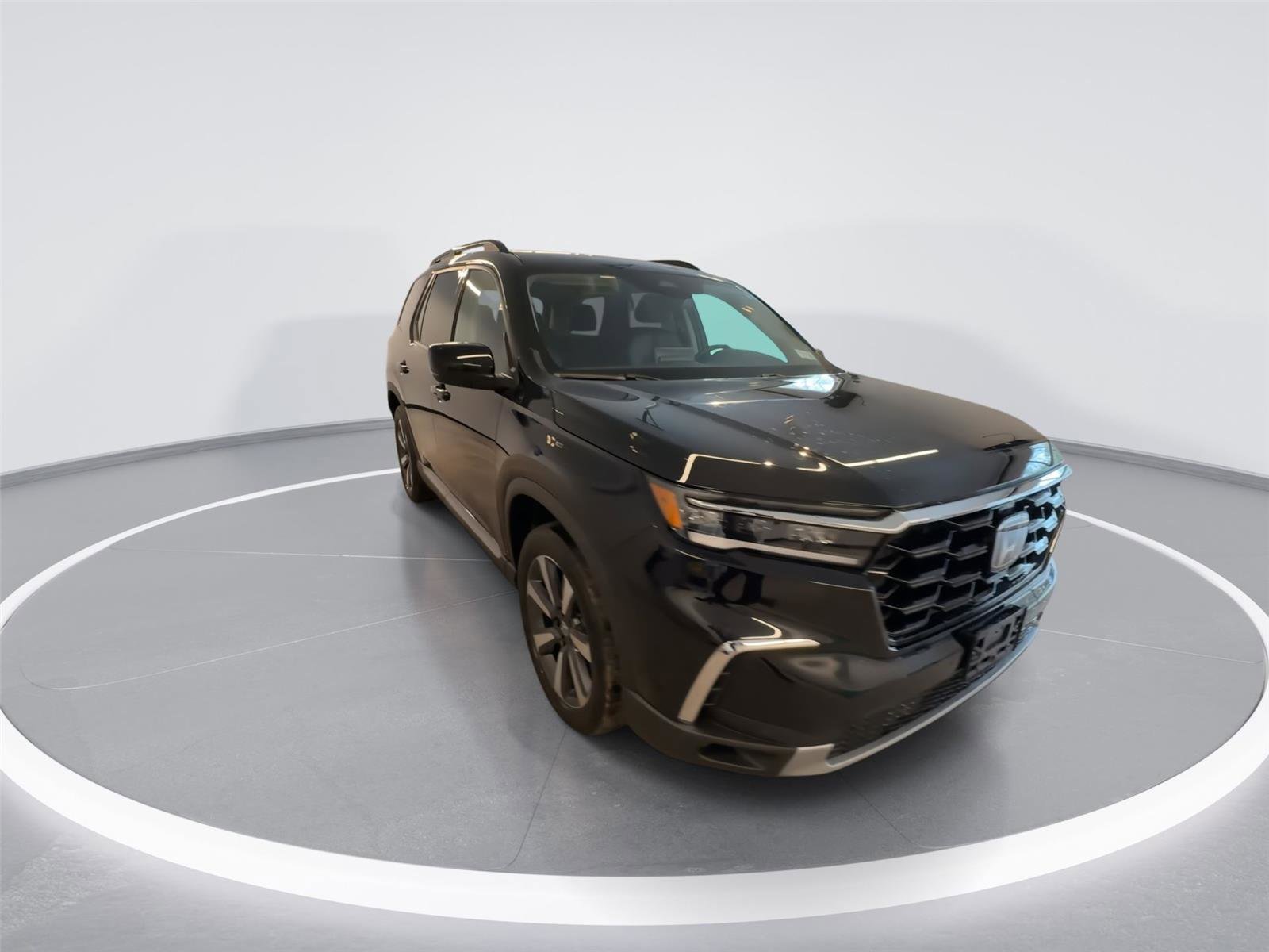 Used 2025 Honda Pilot Touring image 2