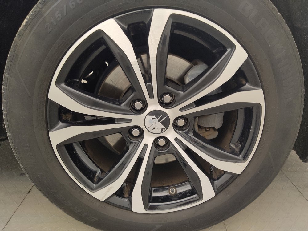 Used 2019 Toyota C-HR LE FWD image 31