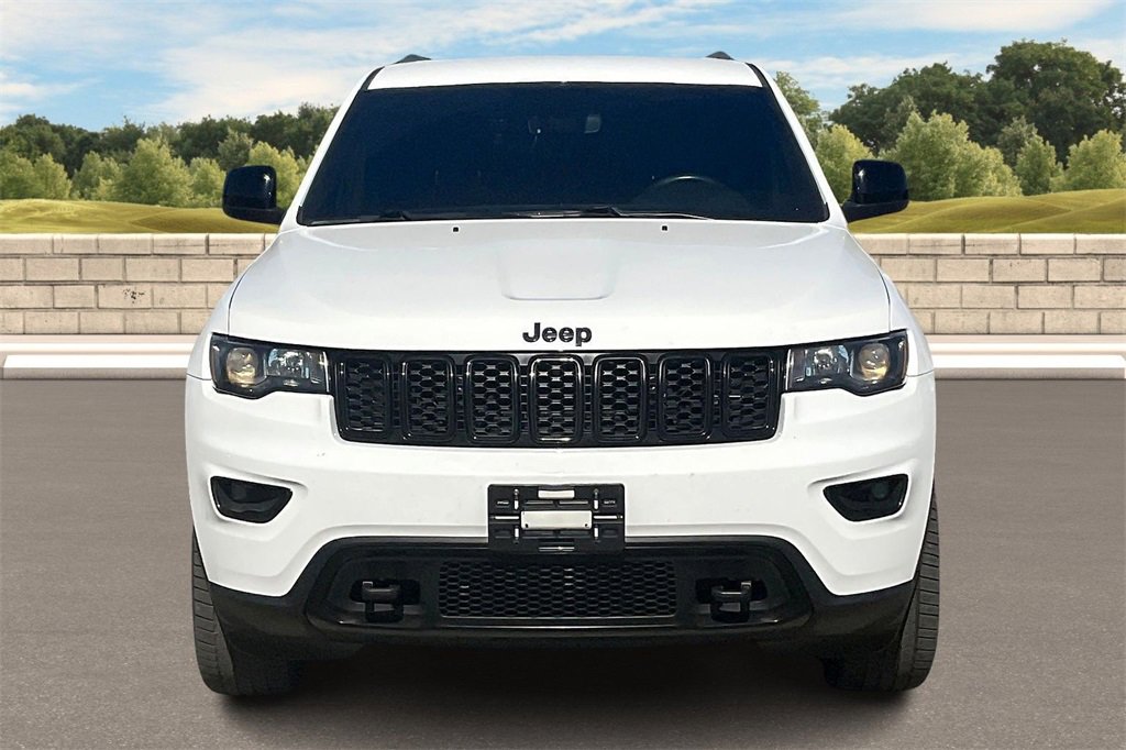 Used 2019 Jeep Grand Cherokee Laredo image 3