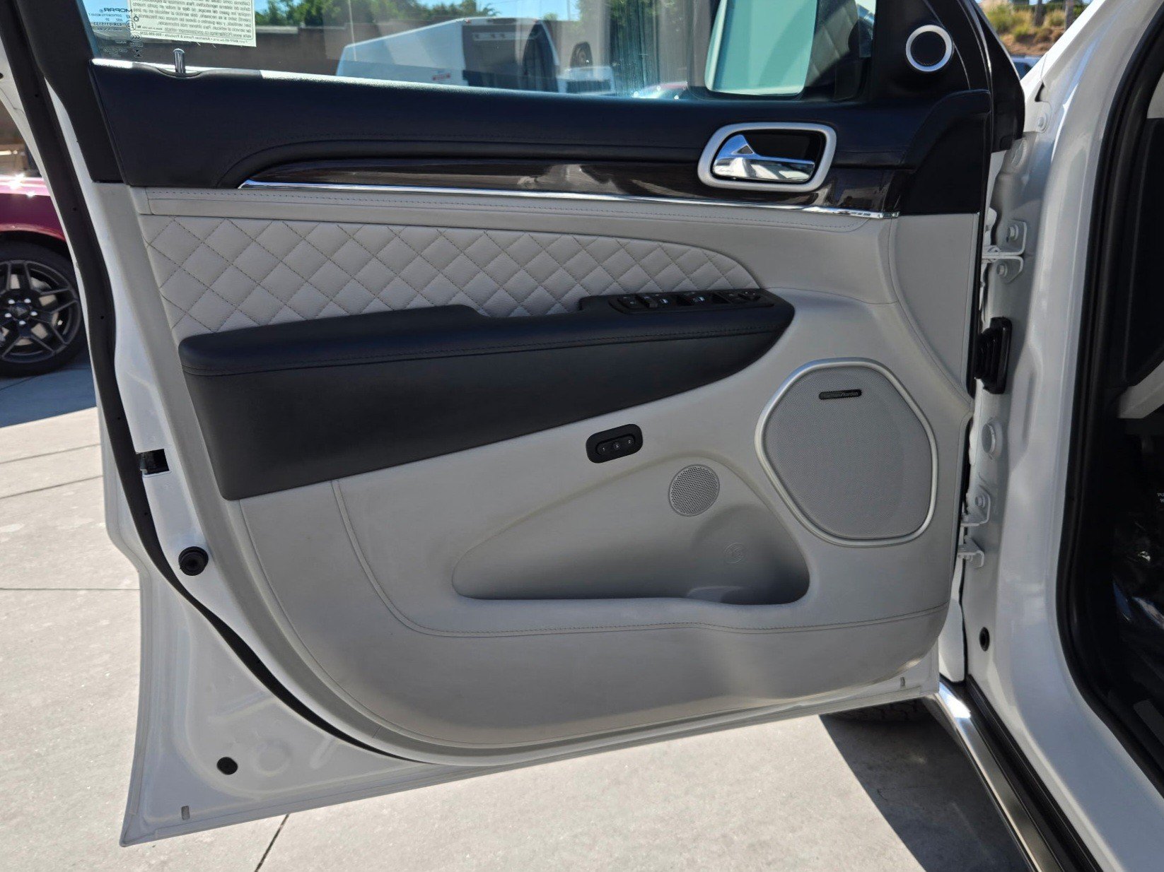 Certified 2021 Jeep Grand Cherokee Summit AWD/4WD image 9
