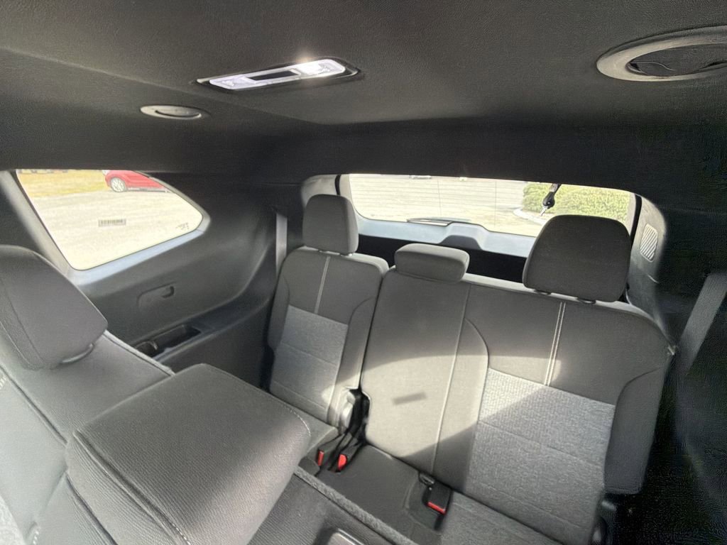 Used 2025 GMC Acadia Elevation image 13